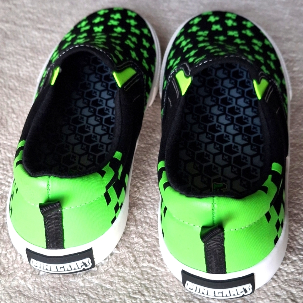 Minecraft Boy Slip on School Casual Shoes Size 4 - Picture 3 of 4